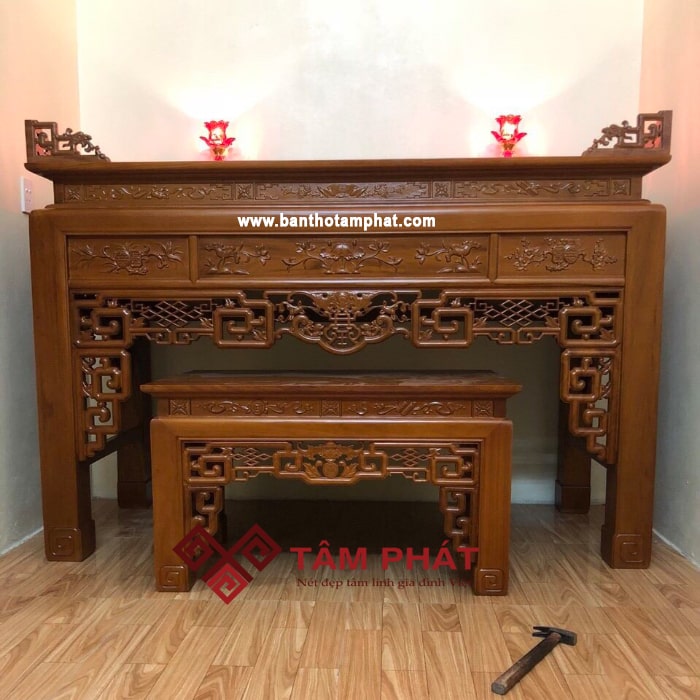 Bàn thờ gỗ Gụ