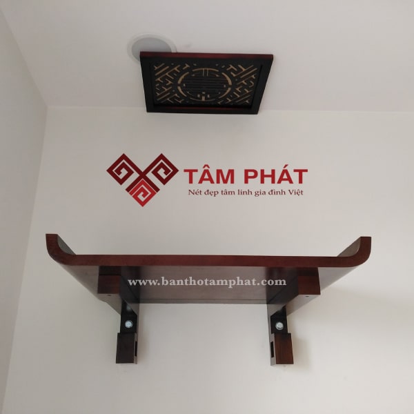 Bàn thờ treo tường thiết kế gọn nhẹ